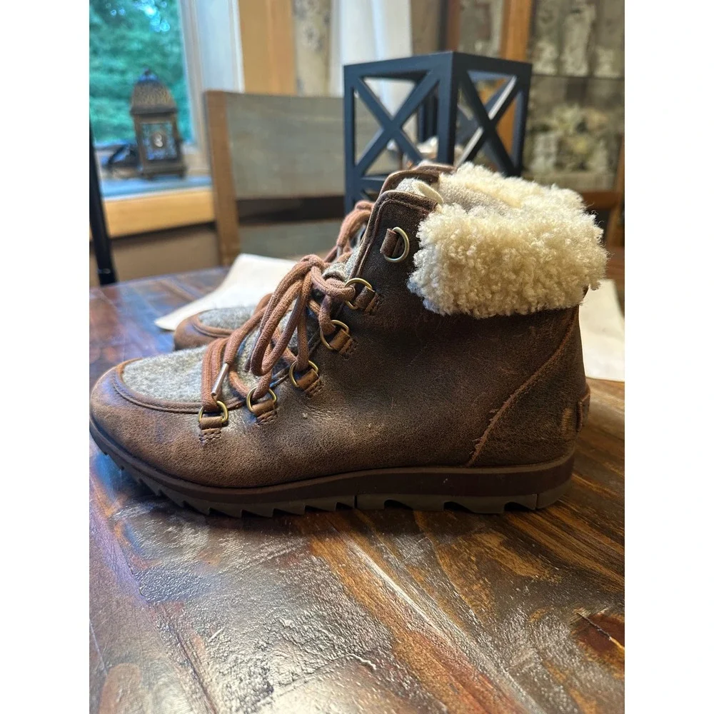 Sorel Harlow Lace Cozy Boots Burro Light Grey Womens 8.5 Leather & Shearling